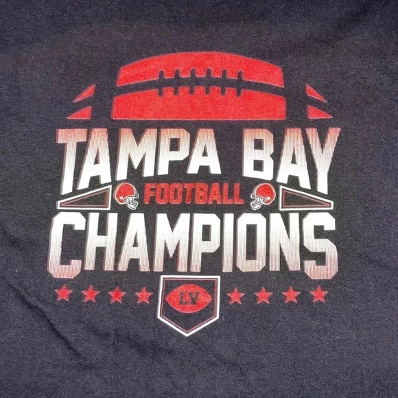 Tampa Bay Bucs V-neck t-shirt - Medium- M - Picture 1 of 3